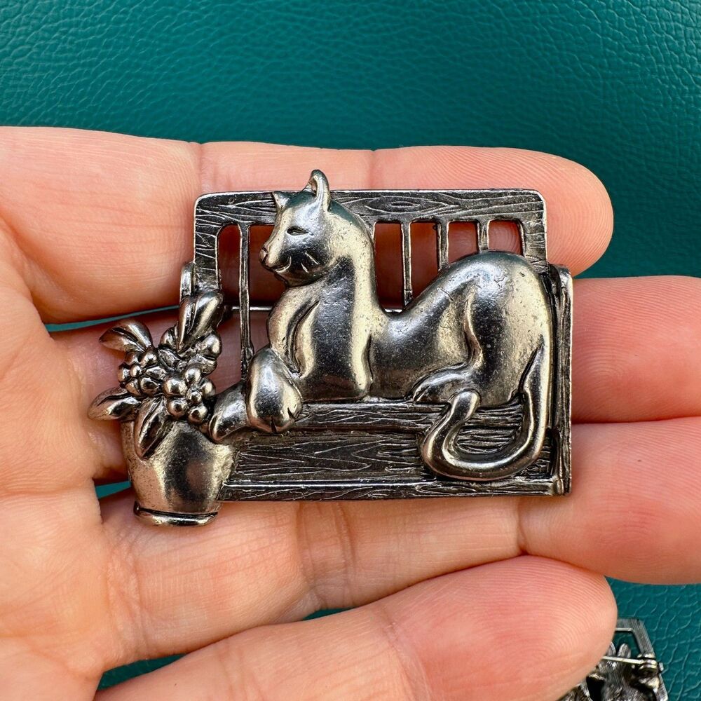 Vintage Cat Brooch Pin Lot Silver Tone Sitting on Windowsill Bench Watching TV - Picture 7 of 11